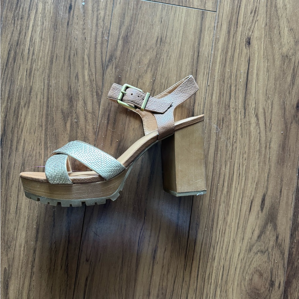 Chunky Heel - Picture 2 of 2